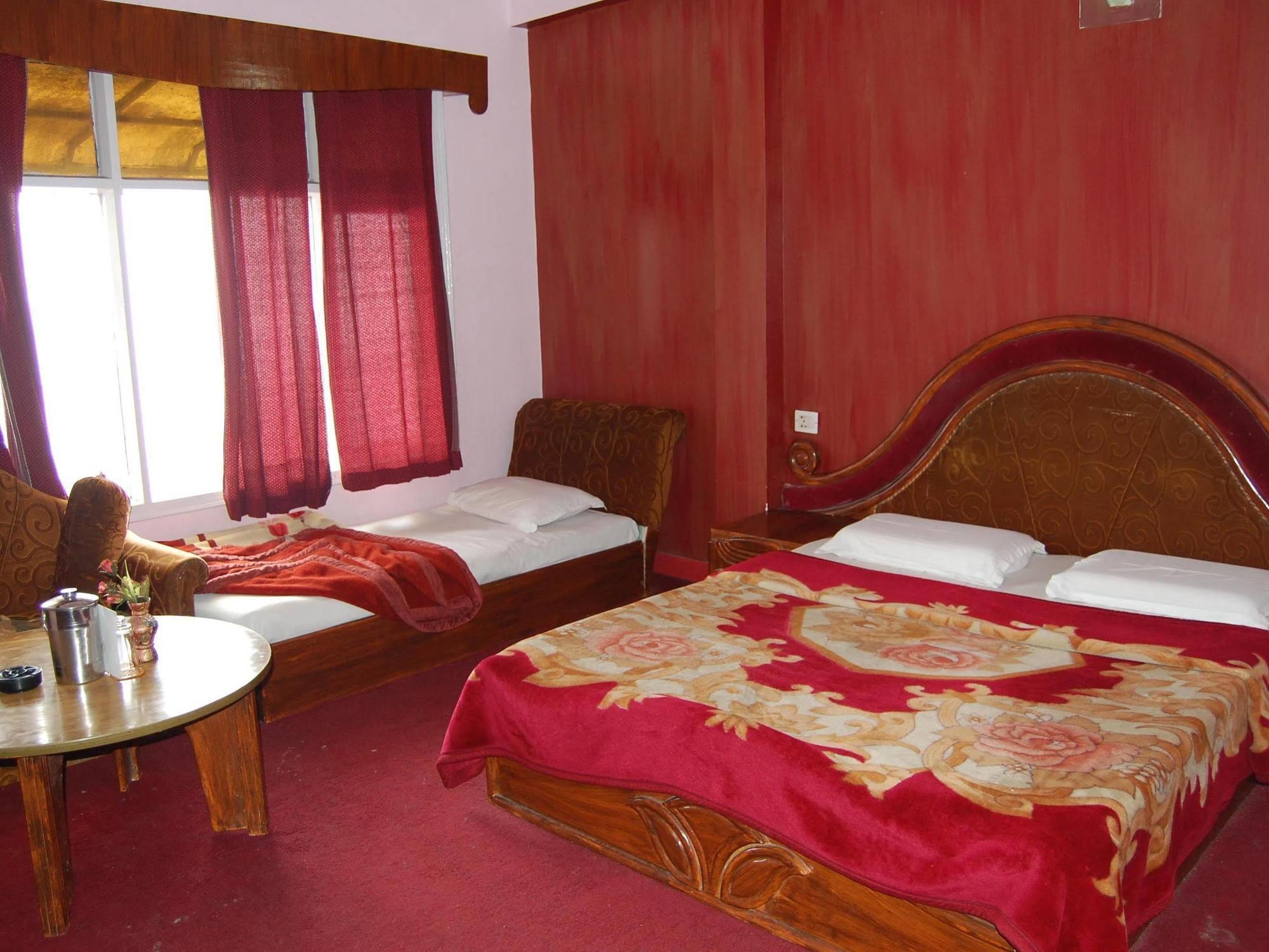 Hotel Park Мусори Екстериор снимка